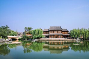 Ecotours - Nine Melodies View Courtyard Guesthouse (Luoyang)