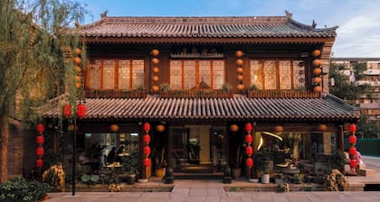 Nine Melodies View Courtyard Guesthouse