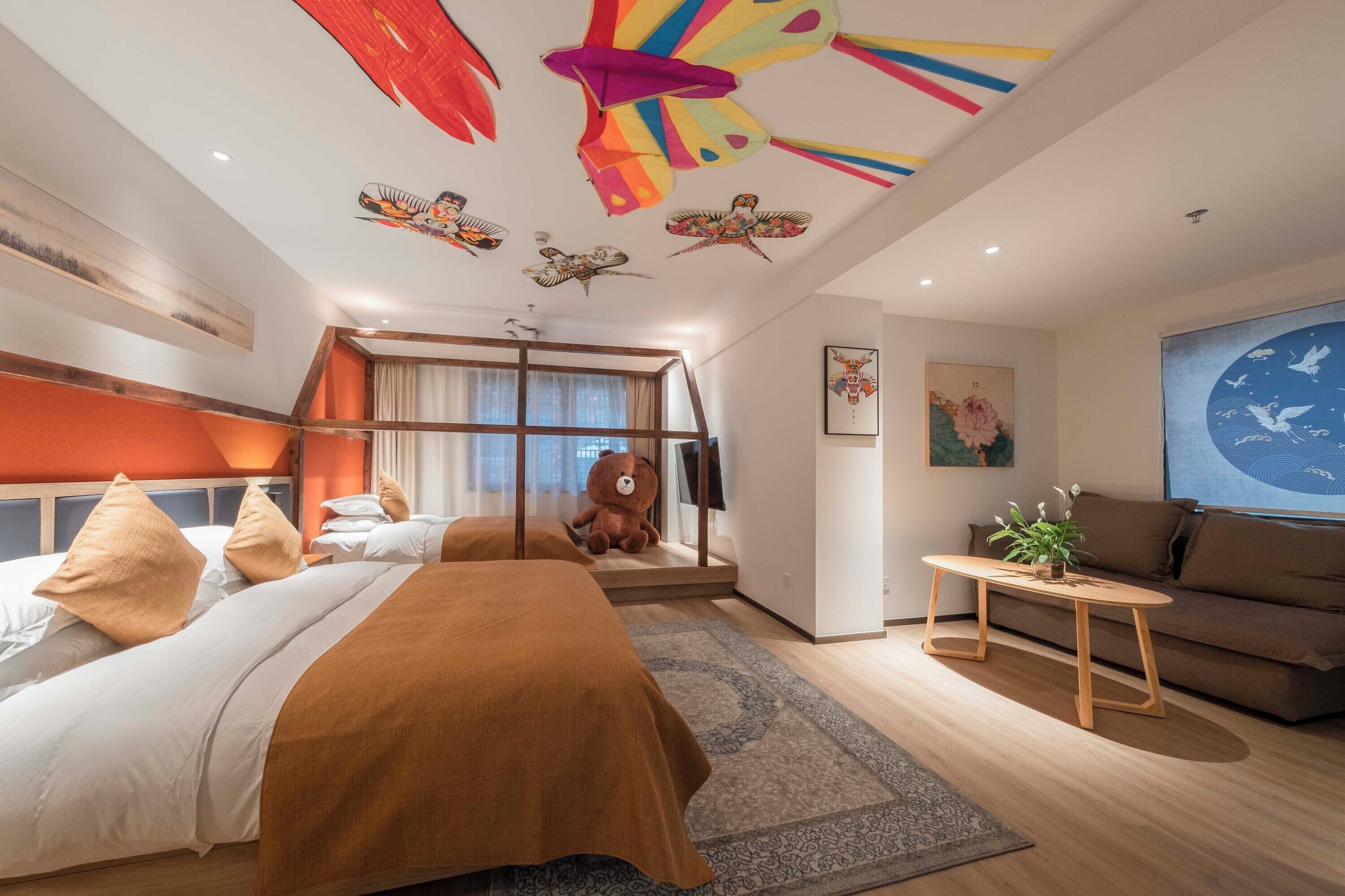 Familien-Suite, Blick auf den Innenhof | Hochwertige Bettwaren, Minibar, individuell dekoriert