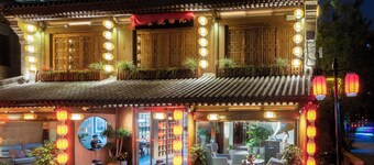 Nine Melodies View Courtyard Guesthouse