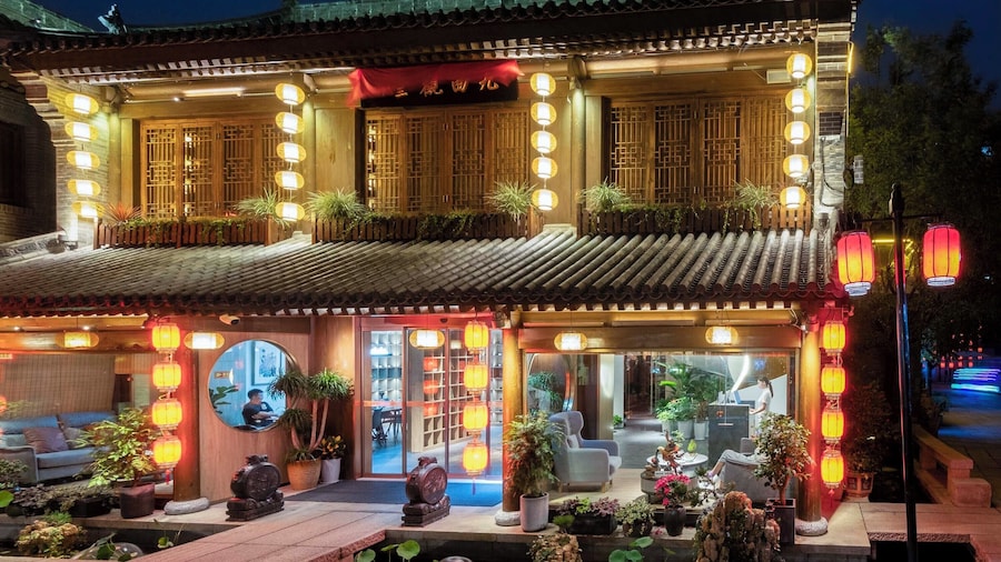 Nine Melodies View Courtyard Guesthouse