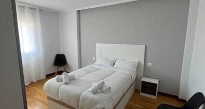 Centrally located and spacious apartment in Gijón. Close to the beach. All services.