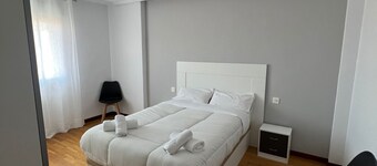 Centrally located and spacious apartment in Gijón. Close to the beach. All services.