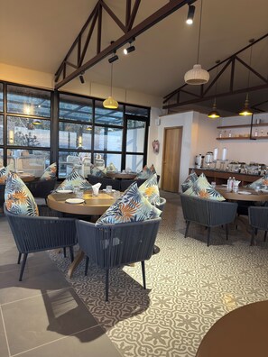 Unclassified image, 5 of 8, button - Divine OAK Stay  (Pildi)