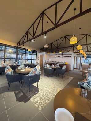 Unclassified image, 2 of 8, button - Divine OAK Stay  (Pildi)