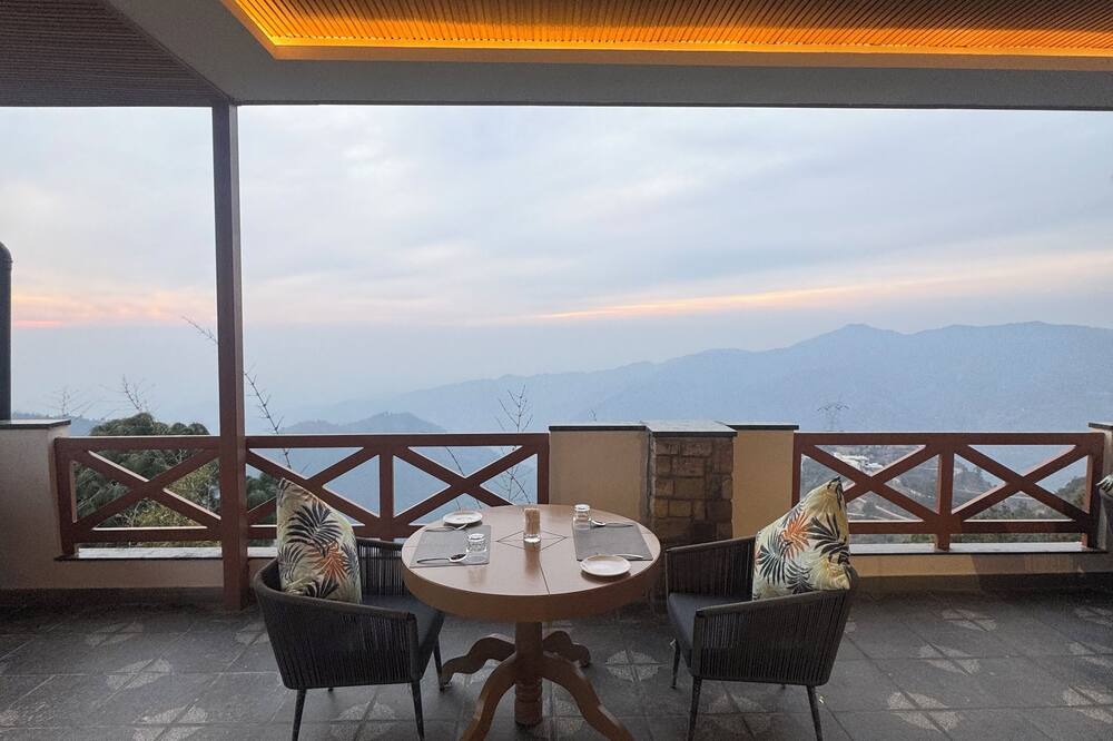 Divine OAK Stay - Chilogi Talli