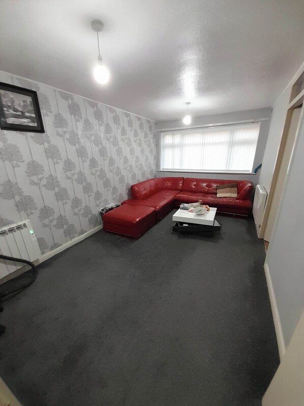 Shared Dormitory, 1 Bedroom, Accessible | Living area - Room-eco-cottage Manchester (Manchester)