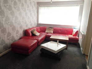 Dormitorio compartido, 1 habitación, accesible para personas con discapacidad | Sala de estar