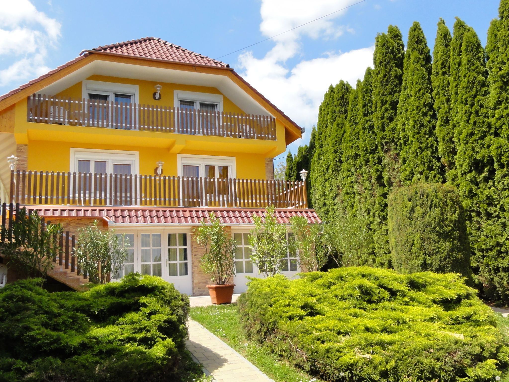 المنشأة من الخا رج