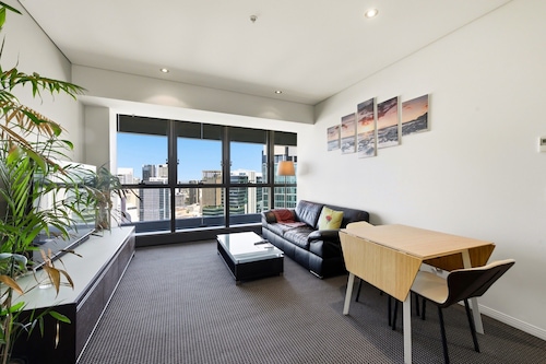 Central Brisbane Stay With Gym and Pool Access