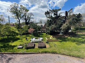 Unclassified image, 2 of 9, button - Cosy cottage in Cheshire countryside. Pet friendly with enclosed garden. (Bulkeley)