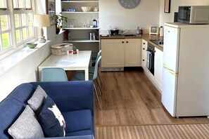 Unclassified image, 3 of 9, button - Cosy cottage in Cheshire countryside. Pet friendly with enclosed garden. (Bulkeley)