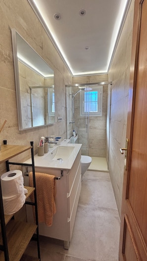 Hair dryer, bidet, towels, soap - "Villa Ana" Semi-detached House in Playamar-Los Alamos Torremolinos with private Pool (Torremolinos)