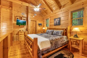 Cabin, 2 Bedrooms - Finding Bigfoot 2 Bedroom Cabin (Sevierville)