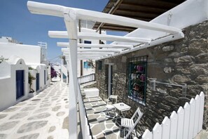 Unclassified image, 3 of 19, button - 3-bedroom house in beautiful Mikonos town with large veranda (Mikonos)