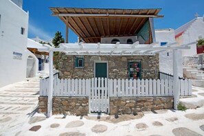 Unclassified image, 2 of 19, button - 3-bedroom house in beautiful Mikonos town with large veranda (Mikonos)