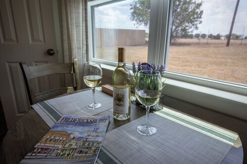 Texas Wine Trail Getaway I  Spacious 4-Bedroom House + Guesthouse in Stonewall