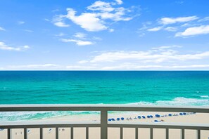 On the beach - Aqua 1008 Oceanfront/Hi Clean Standards/Wifi/Beach Chairs (Panama City Beach)