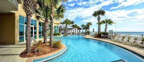 Alberca techada y alberca climatizada