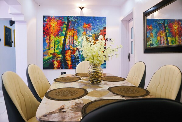 Dining - 2-bedroom apartment in tranquil Ibadan with AC comfort (Ibadan)