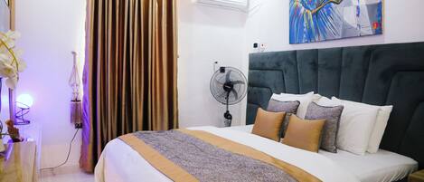 2 bedrooms, iron/ironing board, WiFi
