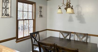 Peaceful 3-bedroom house with AC in charming Easley