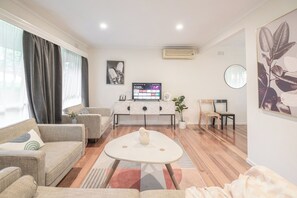 Televisión, oficina