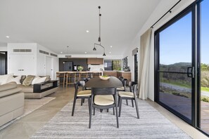 Apartment | Living room - Scenic House With Private Yard & BBQ Area (Springbrook)