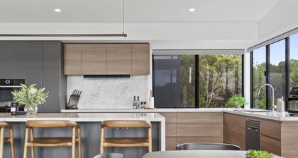 Scenic House With Private Yard & BBQ Area