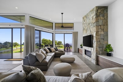 Scenic House With Private Yard & BBQ Area