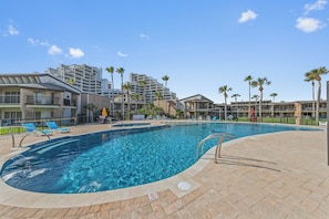 A heated pool - Modern studio loft w/top beachfront resort amenities on SPI! (South Padre Island)