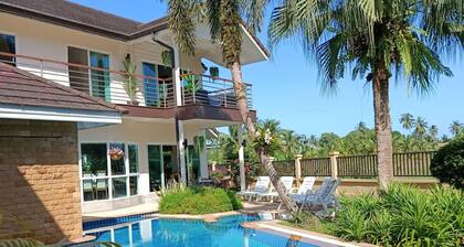 Wunderschöne Pool-Villa, beste Lage, kostenloser Transfer by Interhome