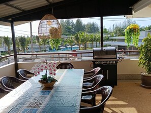 Outdoor dining - Wunderschöne Pool-Villa, beste Lage, kostenloser Transfer by Interhome (Ko Kho Khao)