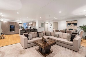 House - Mayfair 2BR on Park Lane Central AC Concierge (London)