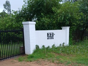 A white wall with a sign reading "32 Woburn Circle". - "Comfortably Off-Grid" by Interhome (Johannesburg)