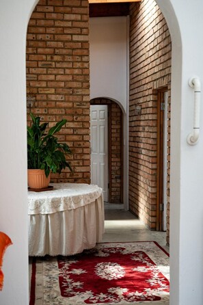 Interior - "Comfortably Off-Grid" by Interhome (Johannesburg)