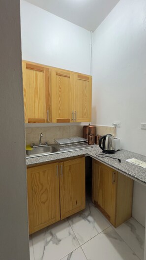 Family Studio, Mountain View | Private kitchen - Thebreeze22 (Tollgate Clarendon Park)
