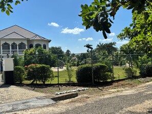 Studio Keluarga, pemandangan gunung