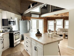 Refrigerador, microondas, horno y parrilla de estufa 