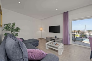 TV - Elegant Flat with Balcony in Lagos by HostWise (Lagos)
