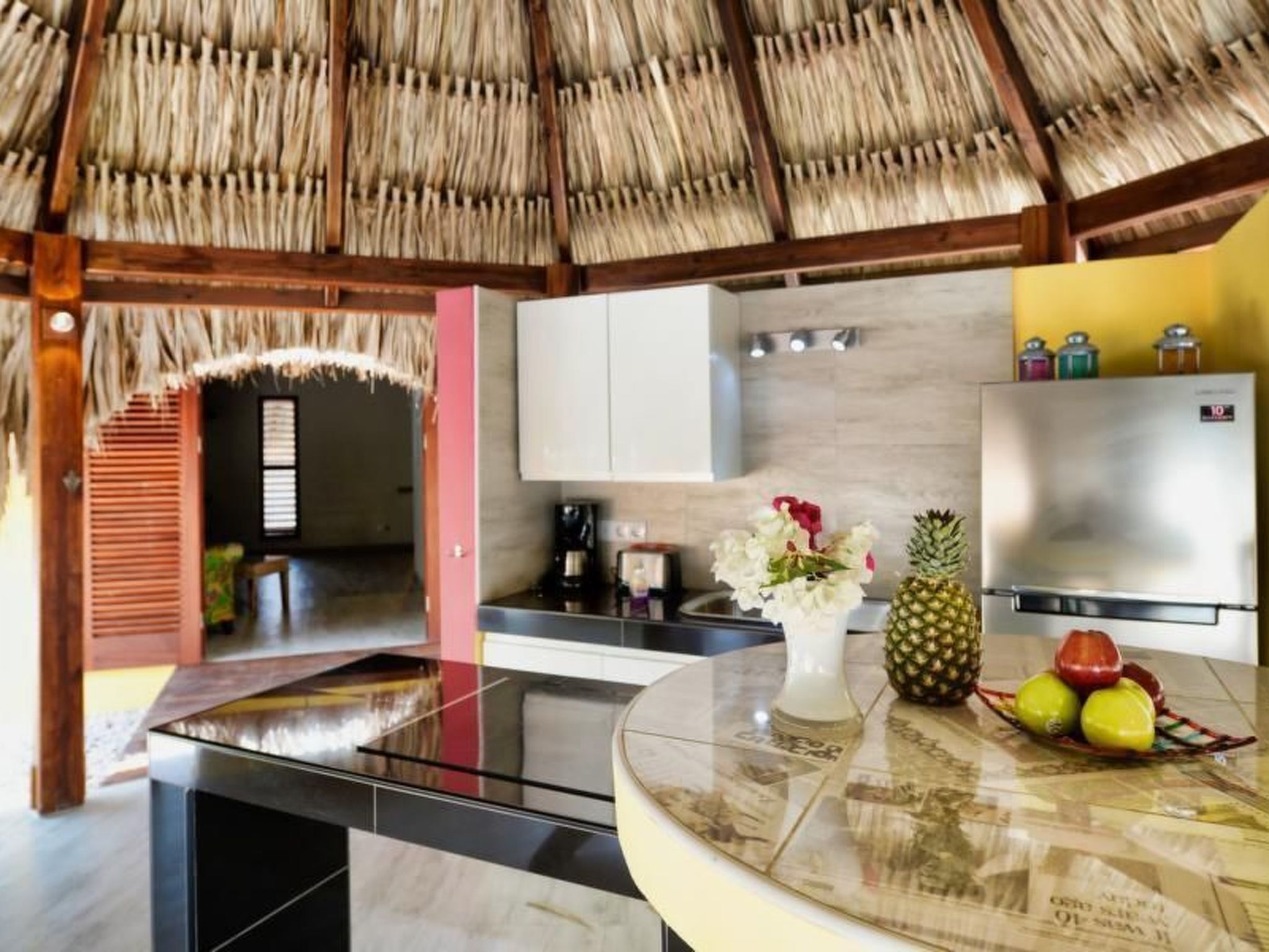 Fridge, cookware/dishes/utensils