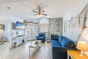 TV - Top-Floor, Pup Friendly W/ Gulf View, Heated Pool, Hot Tub & Fishing Pond (Corpus Christi)