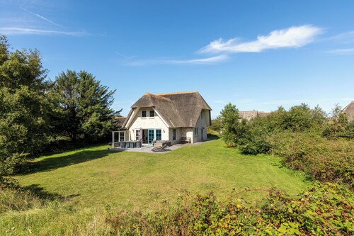 Villa Zilt: luxury family villa with sauna close to the sea