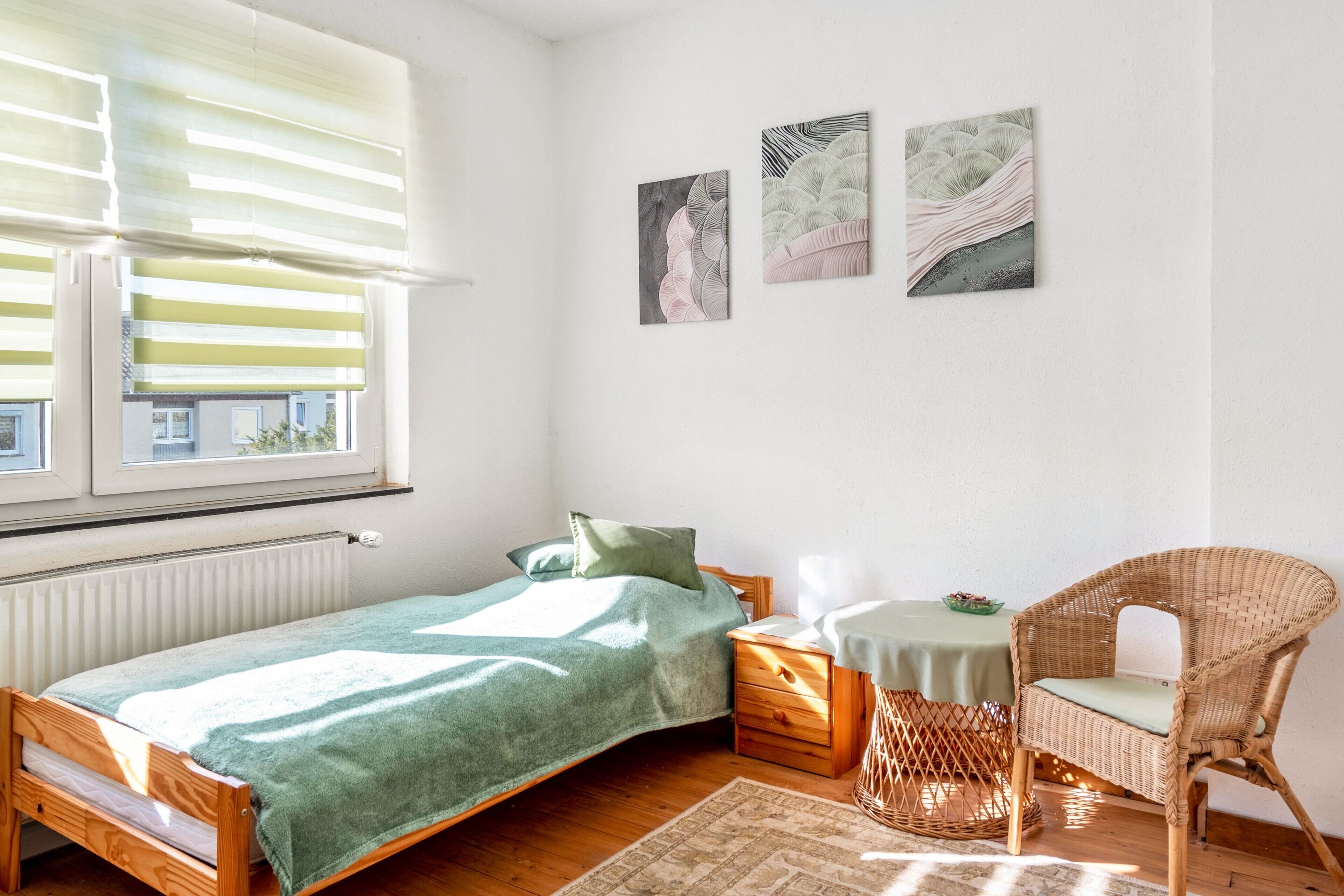 2 habitaciones, tabla de planchar con plancha, wifi y ropa de cama 