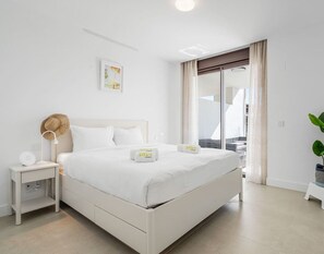 Room - Regalo | Sea View - Terrace - Pool (Fuengirola)