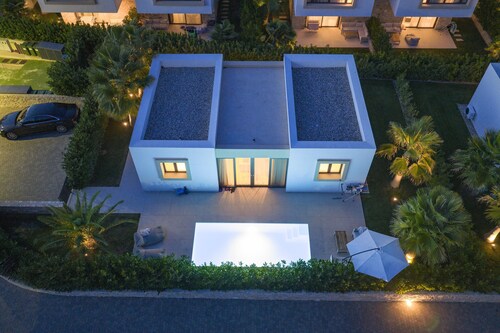 The Palms Resort 2BR Villa Dream One with Pool