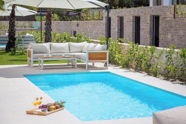 Unclassified image, 1 of 11, button