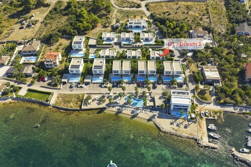 The Palms Resort 2BR Villa Dream One with Pool