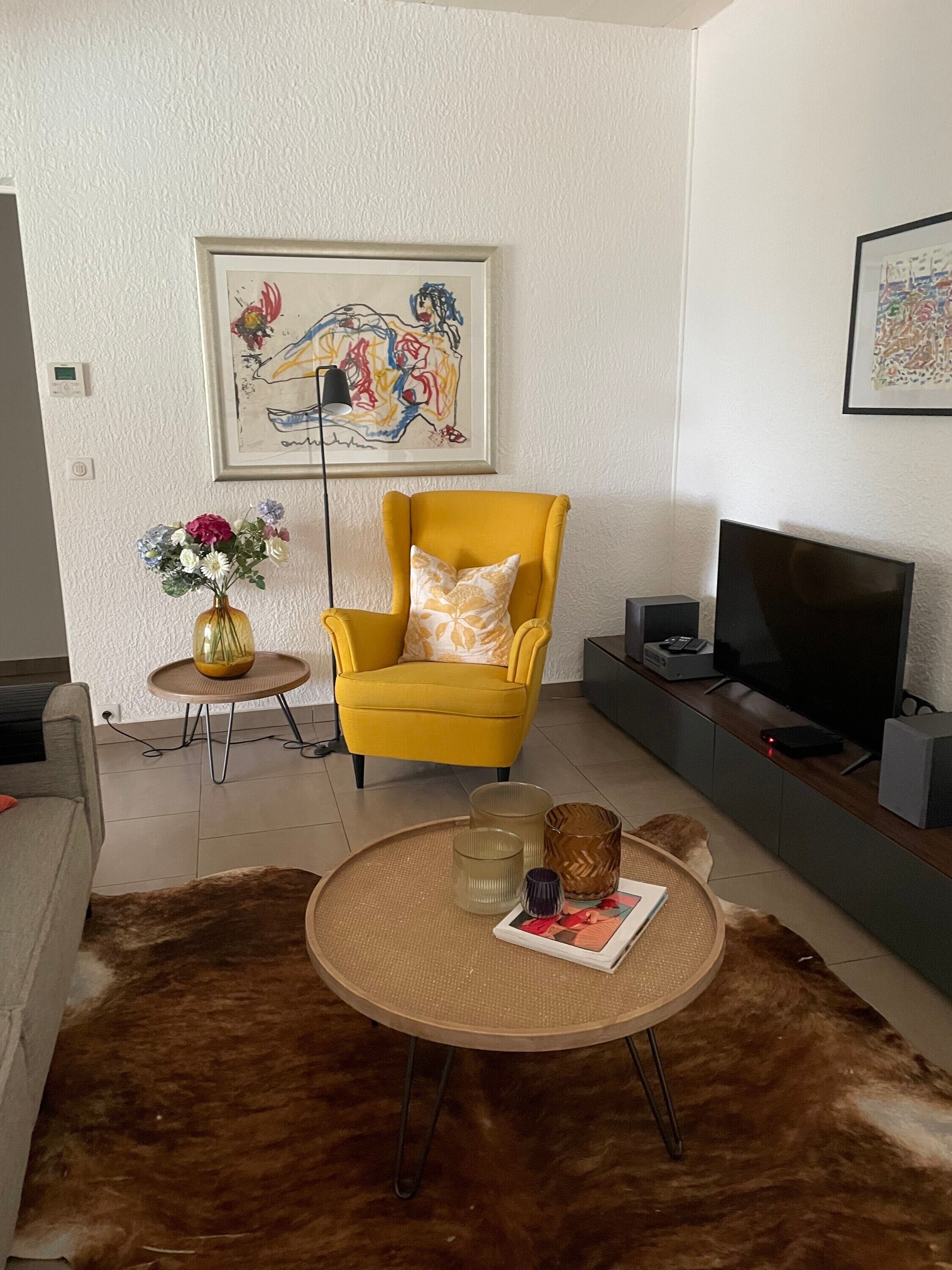 Fernseher, Kamin, Stereoanlage