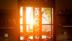 A kitchen with a view of a tropical garden through a window. - Villananda by Interhome (Ambalangoda)